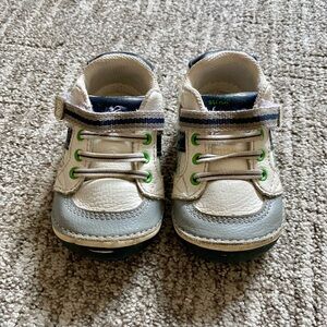Stride Rite Soft Motion Arti Sneaker